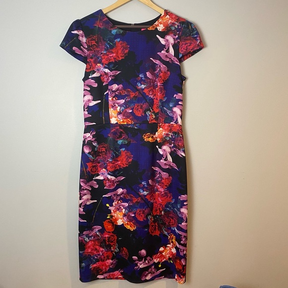 Betsey Johnson Cap Sleeve Violet Red Floral Knee Length Sheath Dress size 12 - Picture 2 of 13